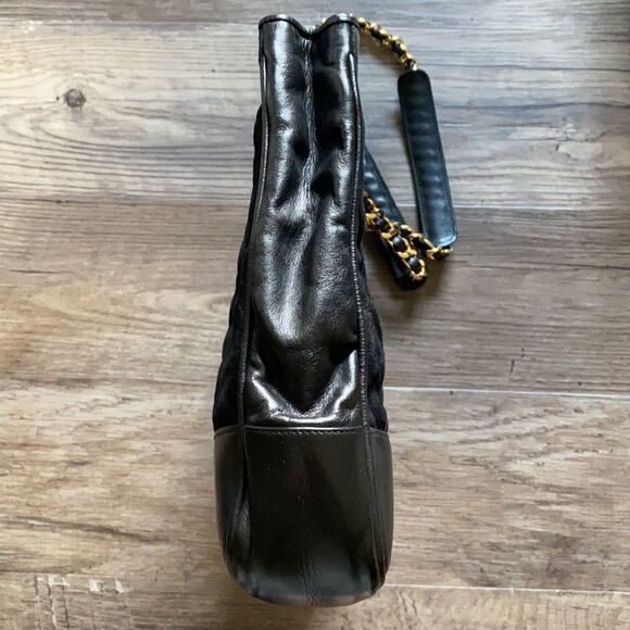 Chanel tote - Picture 7 of 17